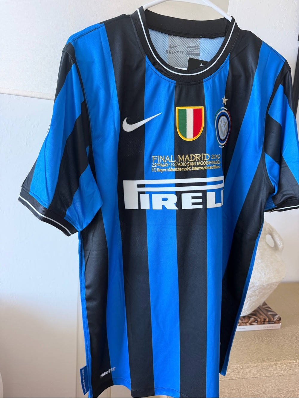 Inter Milan Milito #22 Final Madrid 2010 Retro Soccer Jersey Size L